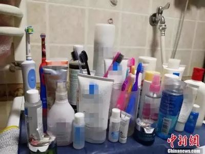 廁所被老婆的化妝品塞滿！網友神評引爆笑點